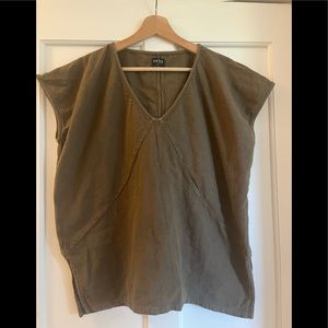 Esby Apparel Avery tunic. Size XS but is an oversized fit. Olive green